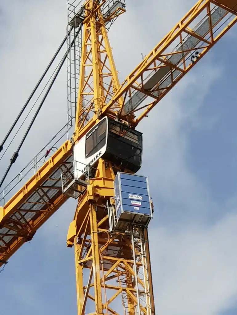 Solar-screen in crane